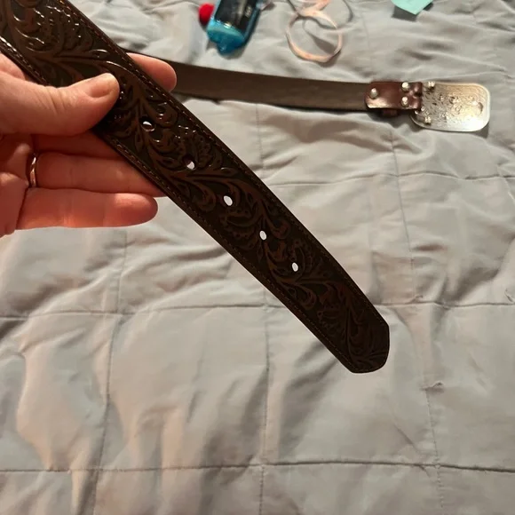 Ariat Embossed Brown Leather Belt/ Silver Buckle worn twice 43.5 inches long - Picture 3 of 6